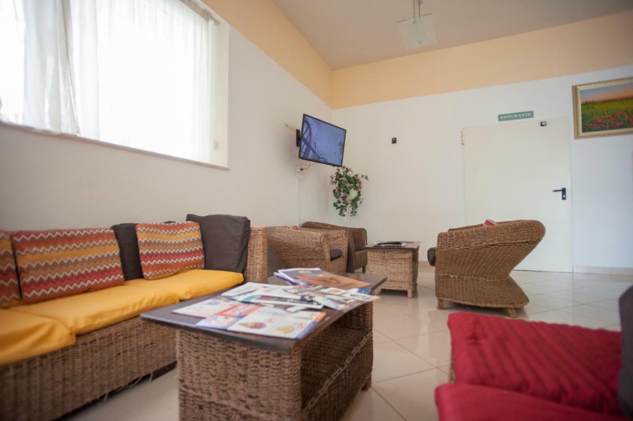 Villa Silvie Rose Cesenatico Exterior photo