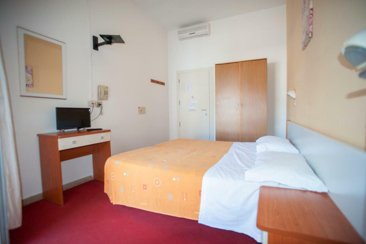 Villa Silvie Rose Cesenatico Exterior photo